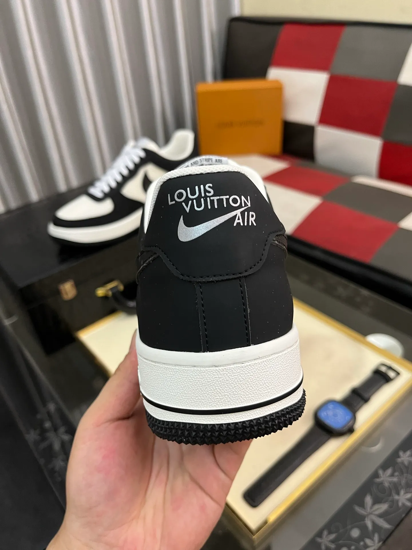 Men's shoes 💰440⌚️⌚️【LOUlS VUlTTON】Louis Vuitton ~ unique and casual style. LV counter purchasing 🏃casual shoes😍😍 are on sale at the men's counter at the same time. Italian imported brands select top-layer Italian cowhide. 🐑Sheepskin lining (refuses to discolor and grind feet) Sole: Original sole specially provided by the original factory 🎬Better in kind Code number: 38-443⃣️Color selection